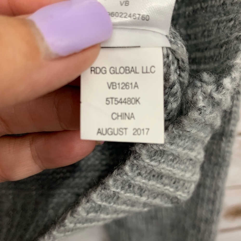 NWT Claud Chaser Light Gray Floral Sweater… - Picture 8 of 8